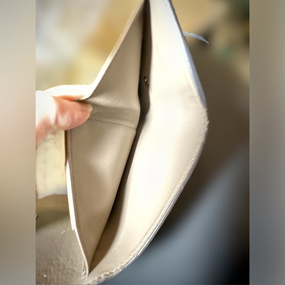 Louis Vuitton Portefeuille Capucines
Compact Wallet Pink - Picture 9 of 11